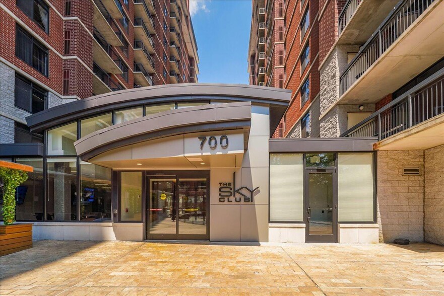 Building Photo - 700 1st St