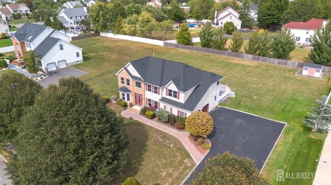 Building Photo - 27 Samantha Dr