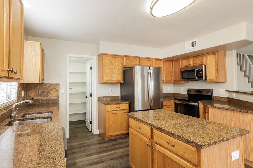 Building Photo - 10438 W Georgia Ave