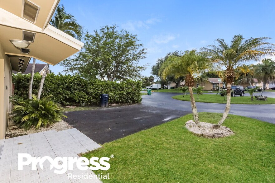 Building Photo - 4205 SW 137th Ct