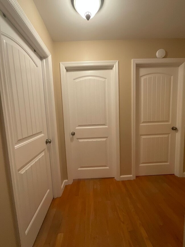 Building Photo - Move in special - 3 bedroom/2 bath brick h...