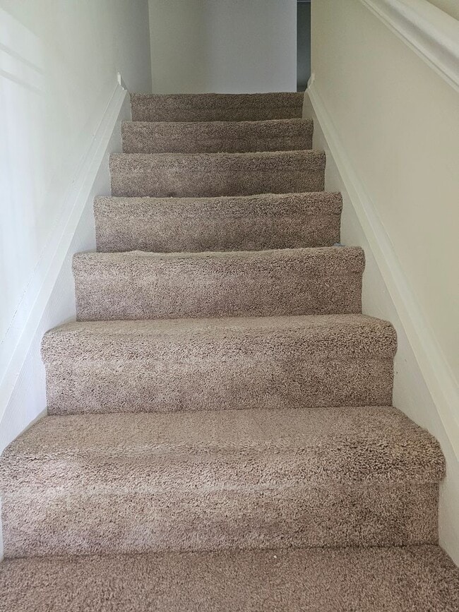 Building Photo - 546 Hollomon Dr