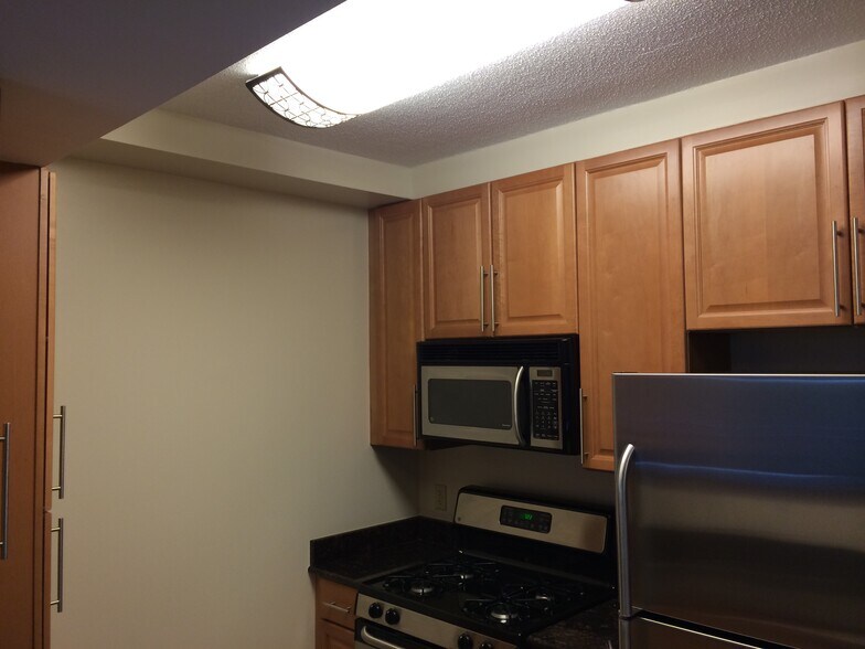 Building Photo - 11760 Sunrise Valley Dr