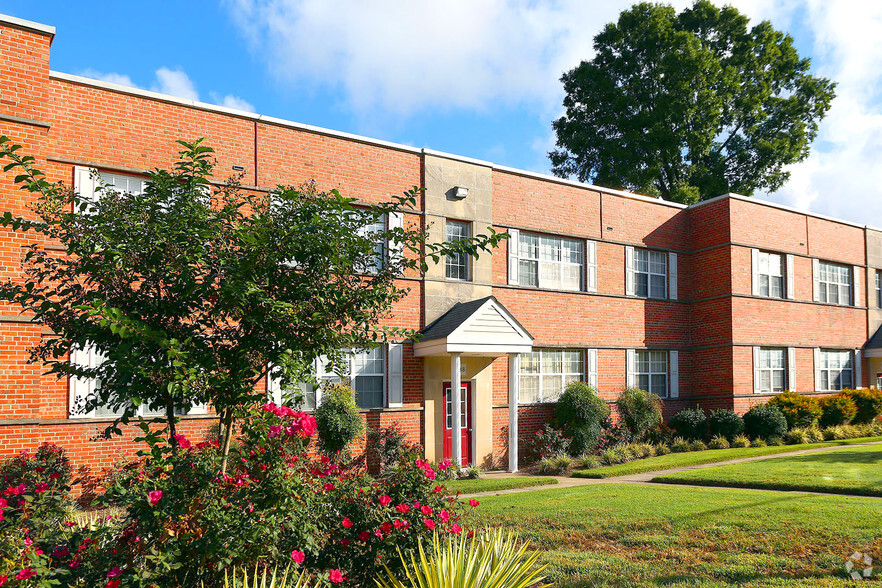 Building Photo - Parkwood Manor