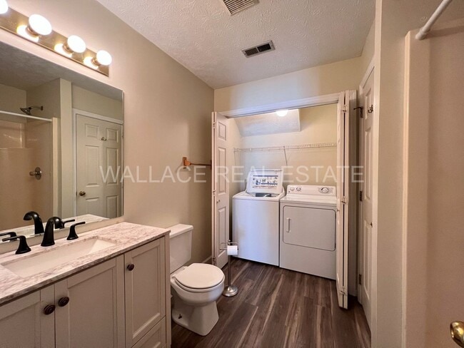 Building Photo - SITUATED IN HALLS IN CROSSROADS NORTH...3 ...