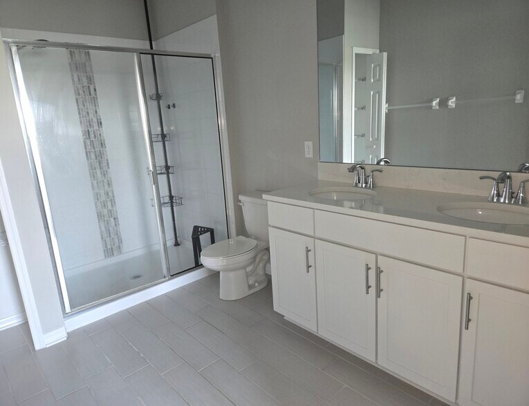 Large master bath with dual sinks. - 30149 Southwell Ln