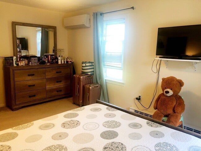 Building Photo - 257 Hudson St