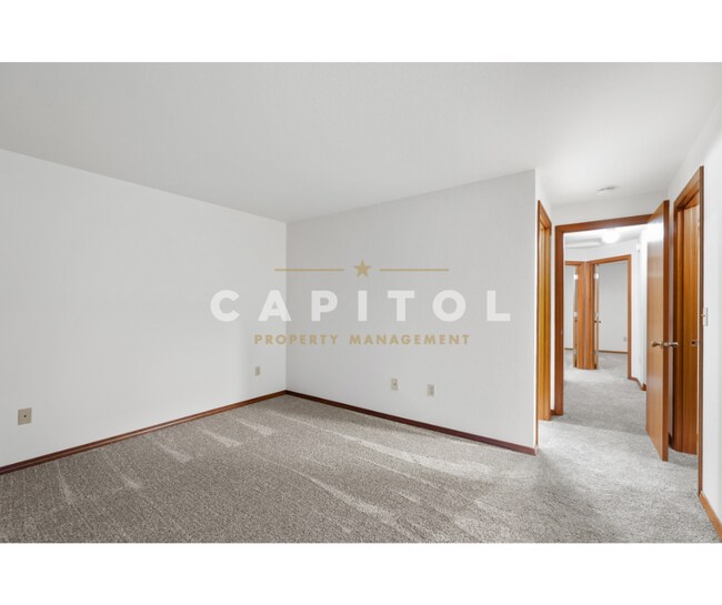 Building Photo - 1402 5th Ave SW