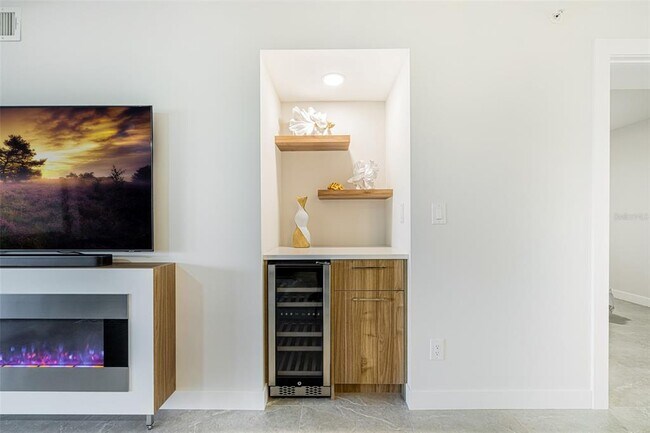 Building Photo - 16320 Kelly Cove Dr