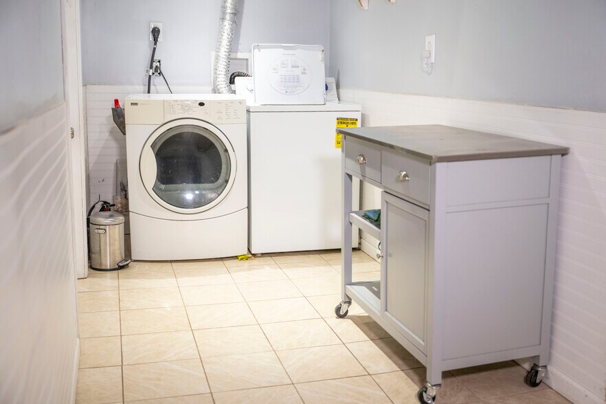 Building Photo - 1604 Kraft St