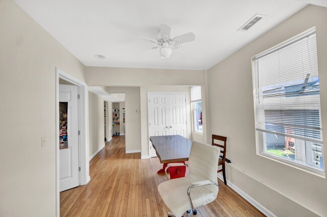 Building Photo - 919 Foster St