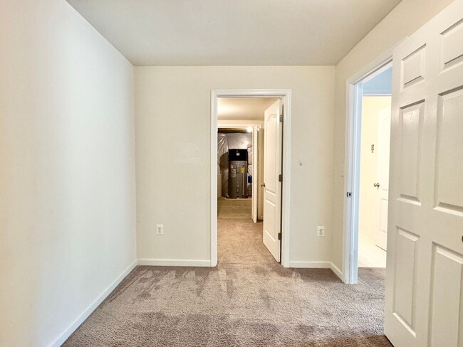 Building Photo - CLOSE TO BROOKE POINT VRE - LARGE ACREAGE HOME - STAFFORD- BASEMENT KITCHENETTE