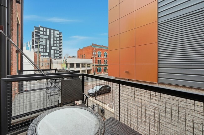 Building Photo - 408 Scott St