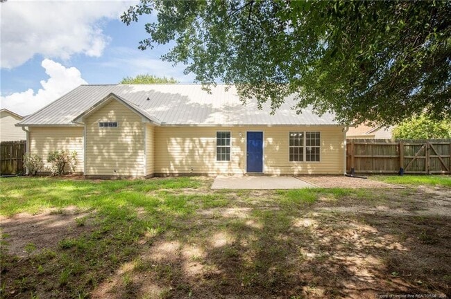 Building Photo - 300 Pageant Ct