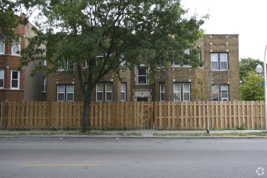 Building Photo - 6555 S California Ave