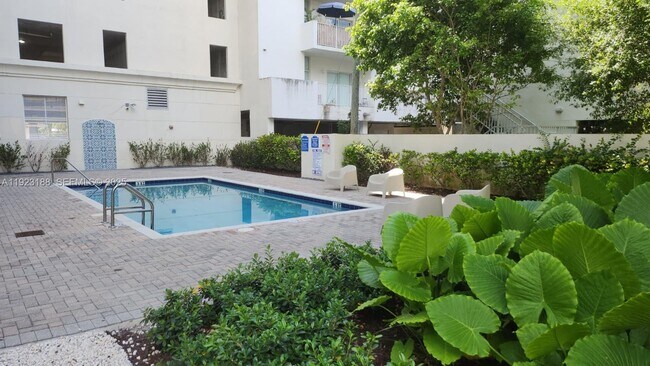 Building Photo - 120 SW 8th Ave