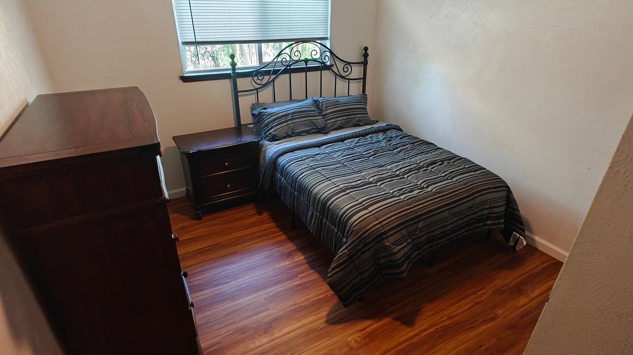 Building Photo - 2705 Treeview Dr