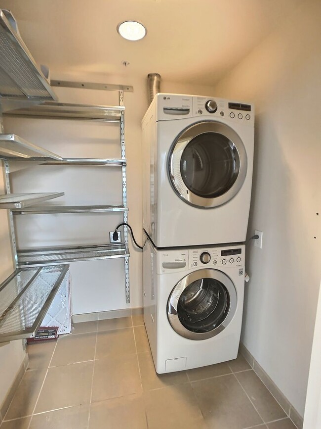 Building Photo - Stunning 2 Bedroom Penthouse Condo with Sp...