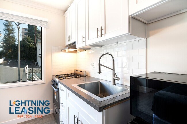 Building Photo - 2023 W 3rd St