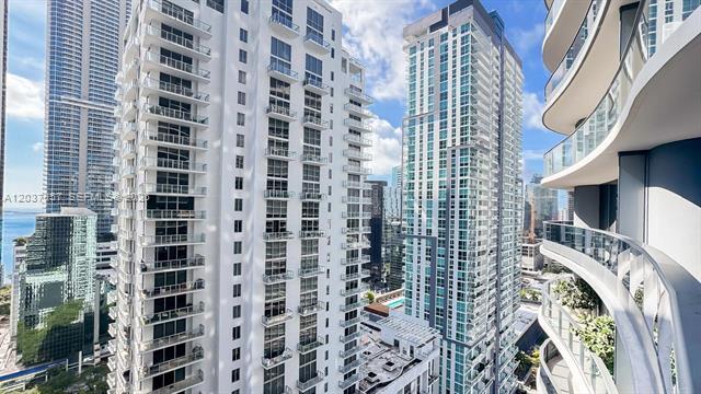 Building Photo - 1000 Brickell Plz