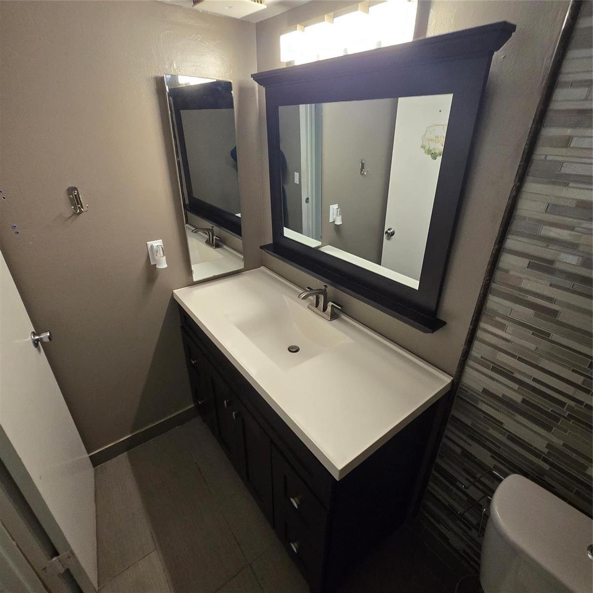 Building Photo - 6575 W Oakland Park Blvd