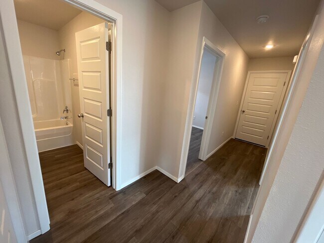 Building Photo - *Pre-leasing* Three Bedroom | Two Bath Hom...