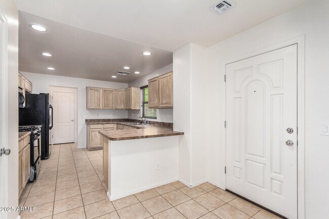 Building Photo - 2258 S Ponderosa Dr