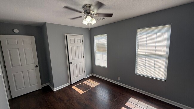 Building Photo - 2702 Painted Pony Dr