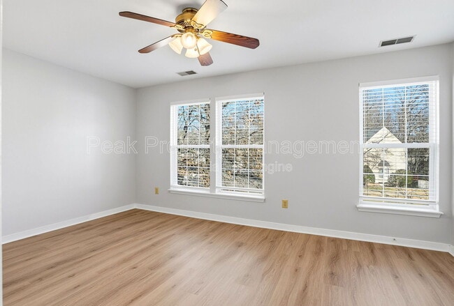 Building Photo - 2930 Queensland Dr