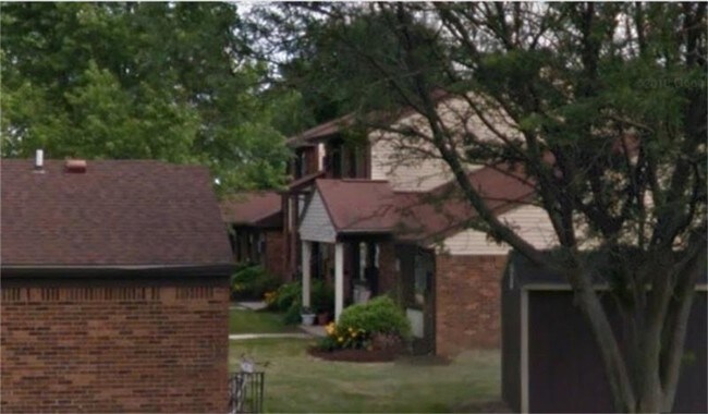 Building Photo - 105 W Birch St