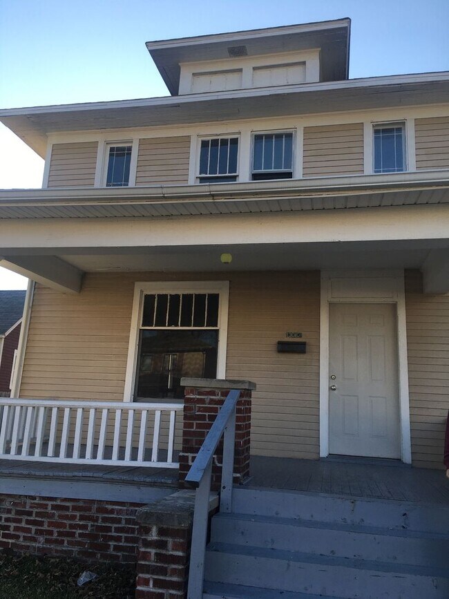 Building Photo - Spacious 3 Bedroom w/Covered Front Porch