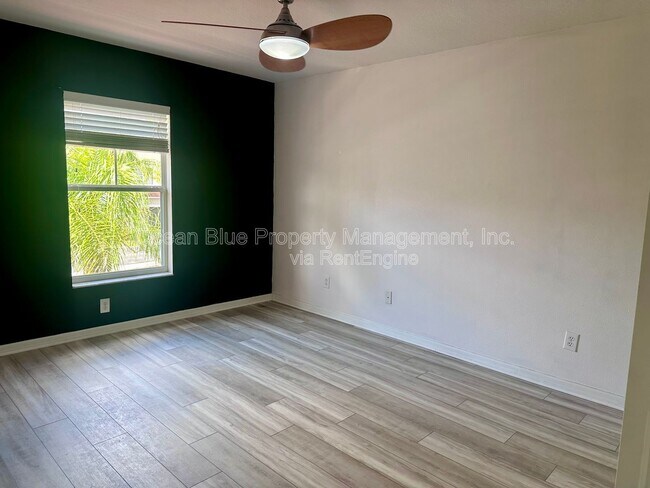 Building Photo - 1525 Hillview Ln