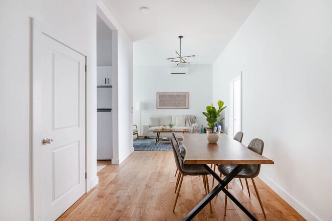 Building Photo - 226 W 97th St