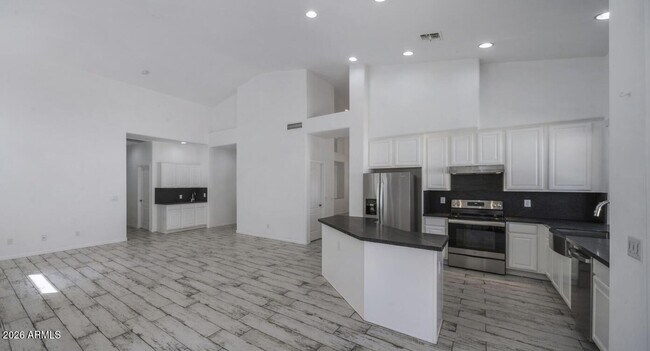 Building Photo - 6530 E Montreal Pl