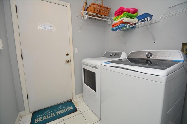 Building Photo - 7094 N Ocean Shore Blvd