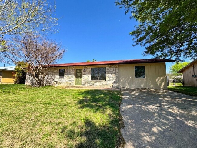Building Photo - 3-Bedroom Home in Downtown Burnet with Large Fenced Yard!