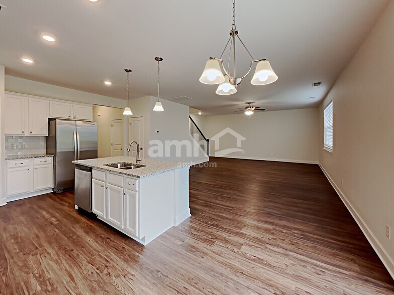 Building Photo - 4402 Erabele Dr