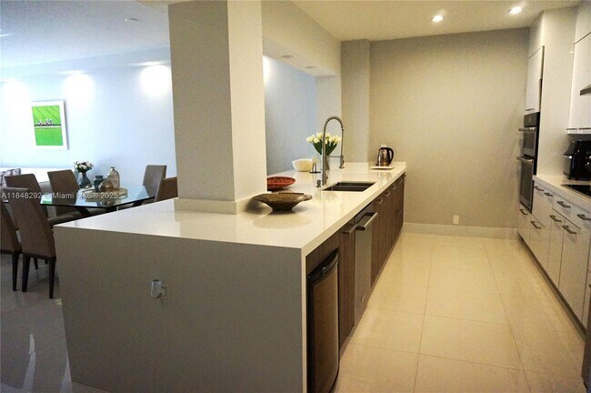 Building Photo - 251 Crandon Blvd