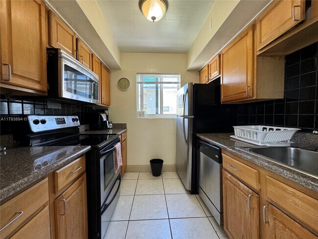 Primary Photo - 8509 Crespi Blvd