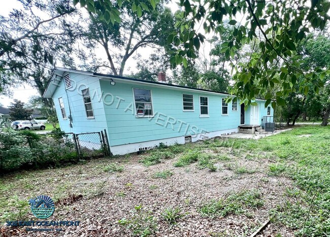 Building Photo - Gorgeous 3 bedroom / 1 bathroom home ready...