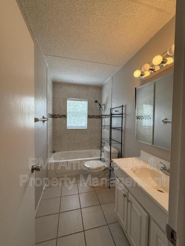 Building Photo - 2812 Somerset Park Dr