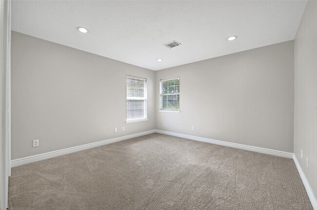 Building Photo - 5914 Shadow Creek Ct