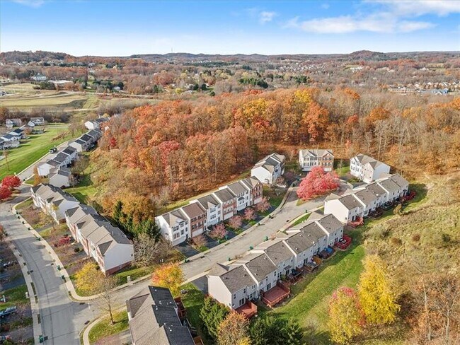 Building Photo - 700 Bush Dr