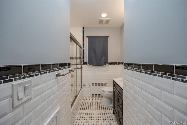 Building Photo - 485 Mineola Blvd