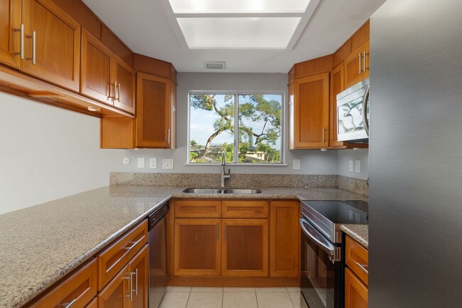 Building Photo - Beautiful Kaneohe 2-bedroom 2-bathroom Tow...