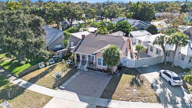 Building Photo - 2024 Oakdale Way