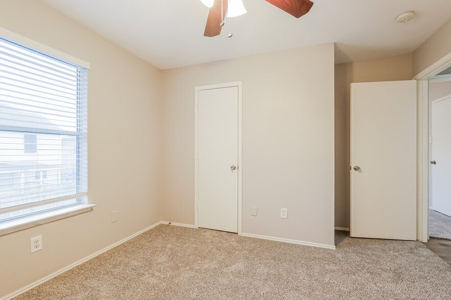 Building Photo - 11811 Sunny Stream Dr