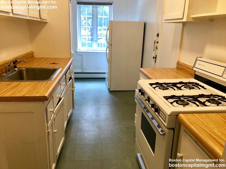 Building Photo - 8 Mt Ida St