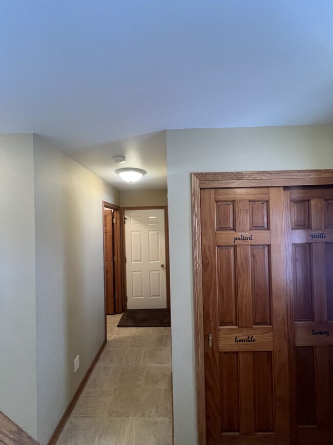 Building Photo - N6188 Shadybrook Ln