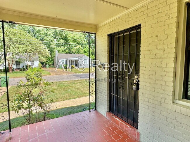 Building Photo - 208 Bradley Dr